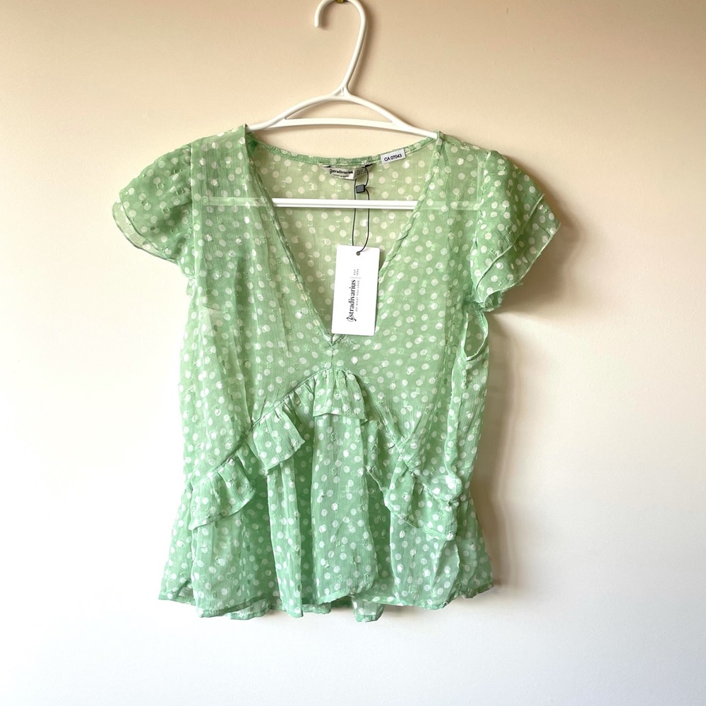 NWT STRADIVARIUS / SHORT SLEEVE DOTTED TOP - Picture 1 of 3